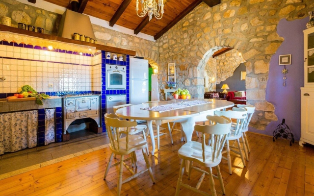 Quaint Holiday Home in Grizane With Swimming Pool