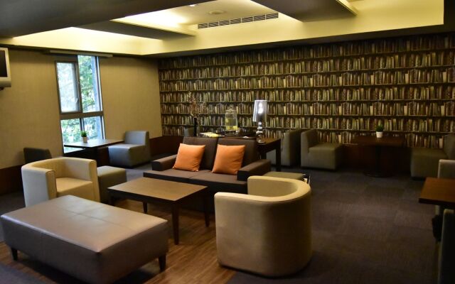 SLV Business Hotel
