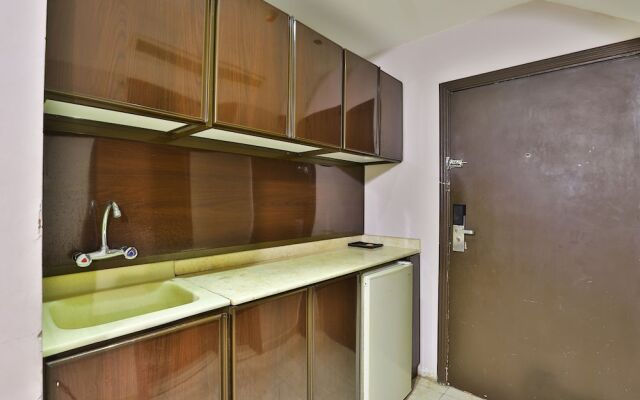 OYO 446 Mas Hotel