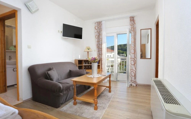 Lias 2 - With Restaurant - A8