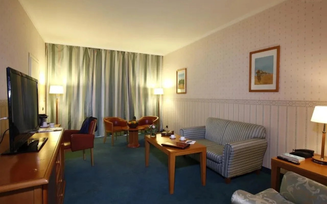 Ledger Plaza Hotel