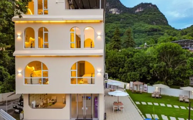 Village Islet & Chestnut Lodge - Yangshuo Yulong River Romance Park Location – Outside – Guilin