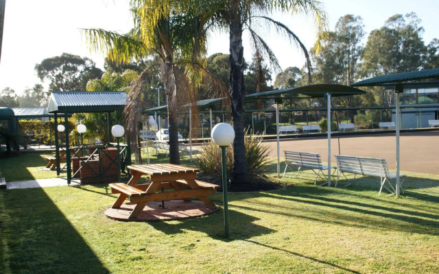 Deniliquin Country Club Motor Inn