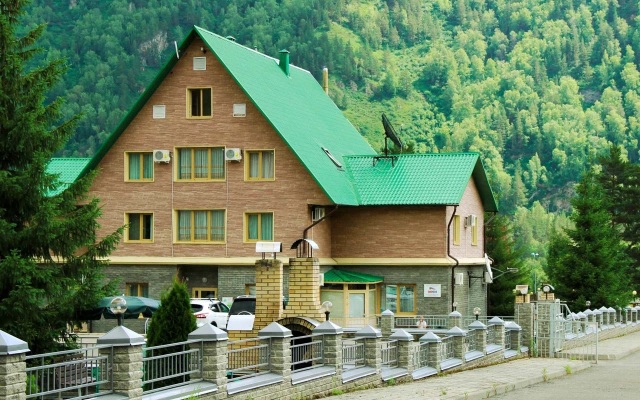 Biryuzovaia Katun' Hotel