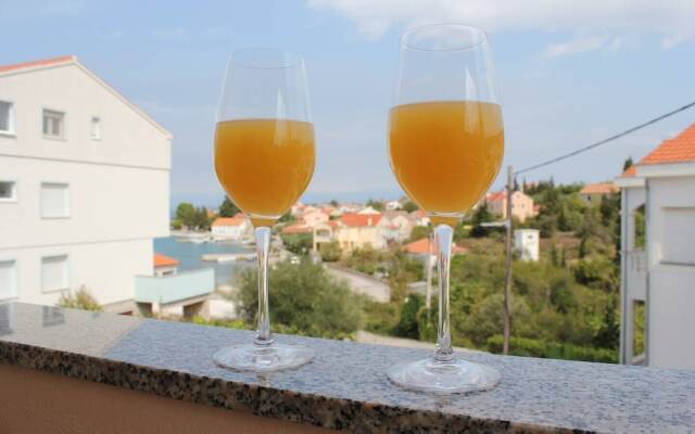 Sea View Apartment Ruza, Sleeps 4
