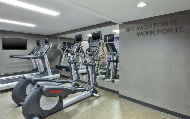 Holiday Inn Express Reston Herndon-Dulles Airport