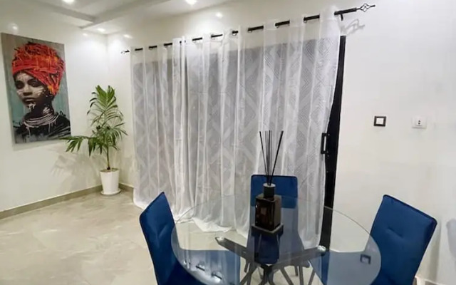 Room in Apartment - Large Bedroom With Small Work Area