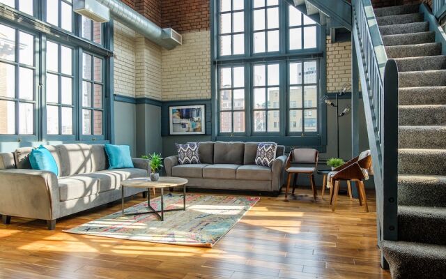 Spacious CLE Apartments by Frontdesk