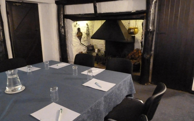 Apple Tree Hotel