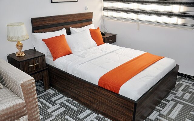 Jolie Suites