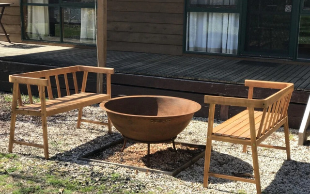 Hampton Cottage, Bright