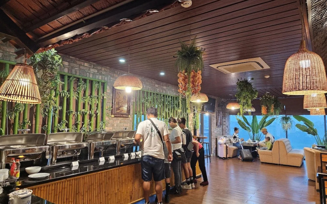 Kawasaki Noi Bai Airport Hotel