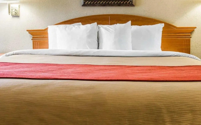 Baymont by Wyndham Flint Airport North