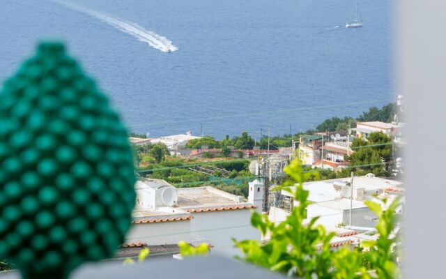 JJ Capri in Capri With 2 Bedrooms and 2 Bathrooms