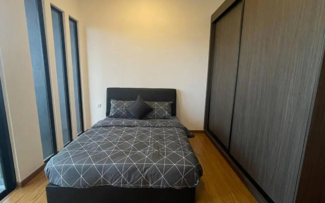 Suites with Infinity Pool at Georgetown B11