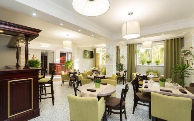 Garden Hotel