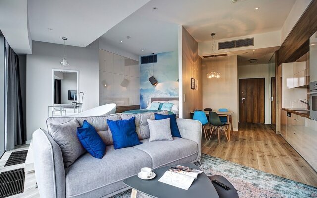 Apartments in Sky Tower with Bathtub near the window