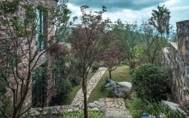 Guiyuan Hilly Hotel Resort