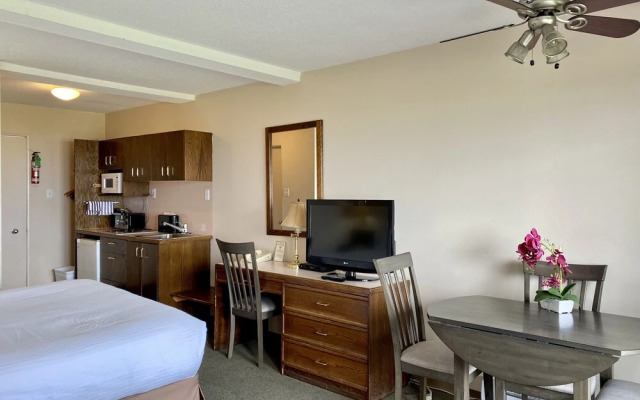 Sea Edge Beachside Hotel