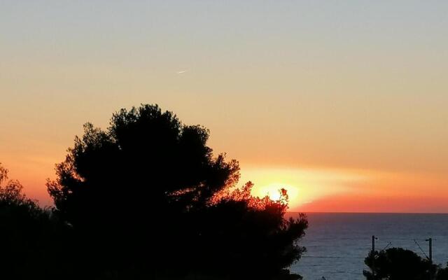 Sanary les gorguettes, studio avec terrasse vue mer