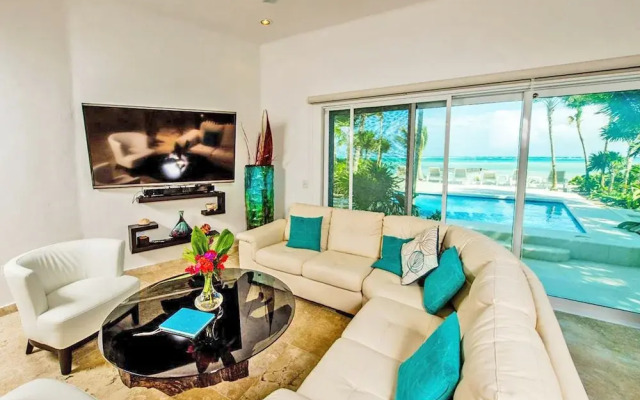 Villa Mar Azul by PRP