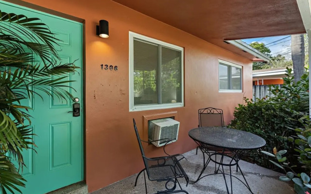 Charming Cozy Studio Lake Ridge