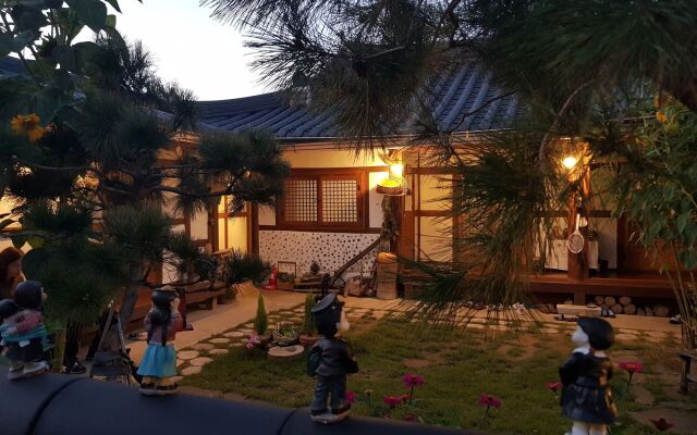Hanulgiwa Hanok Stay