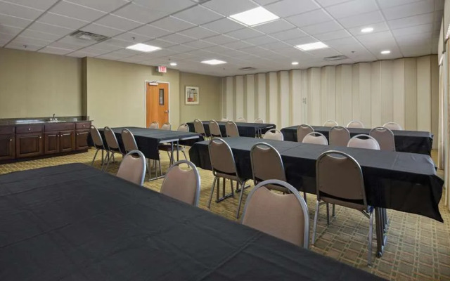 Best Western Plus Brunswick Inn & Suites