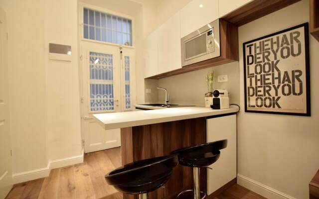 Luxury Apartment by Hi5 - Zichy Suites