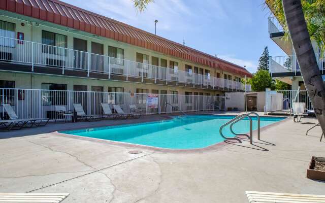 Studio 6 Fresno, CA - Extended Stay