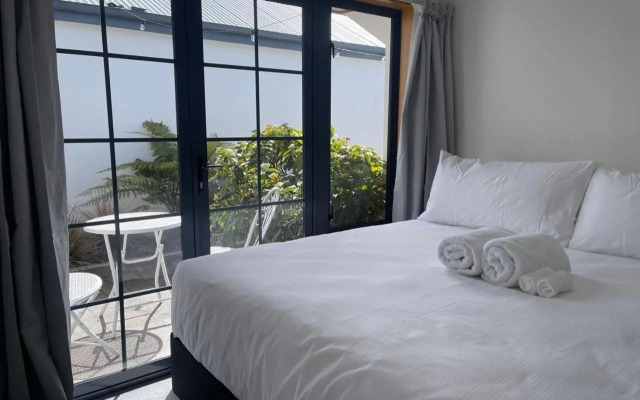 Panoramic Views - 10 minutes walk to Town