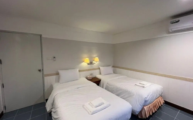 Luna Hut Resort Hua Hin