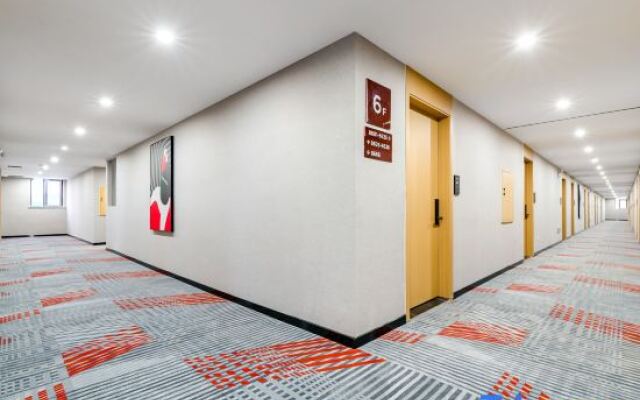 Junyi Hotel (Xinzheng Longhu Shawoli Subway Station)