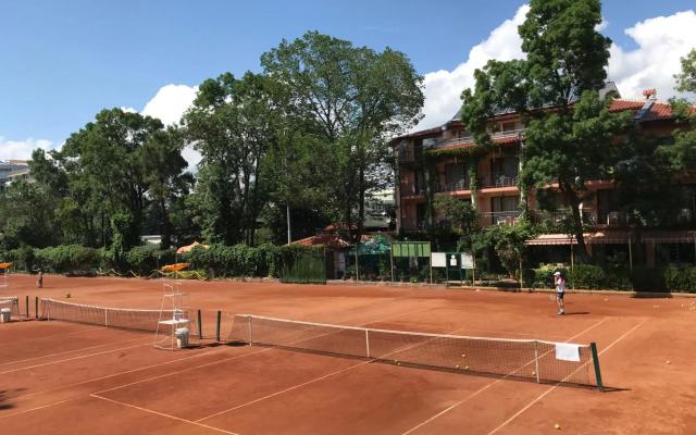 Oleander House And Tennis Club