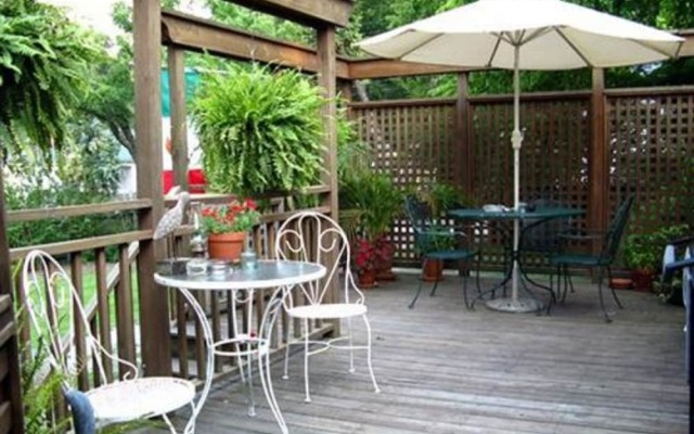 Charles Bass House Bed & Breakfast