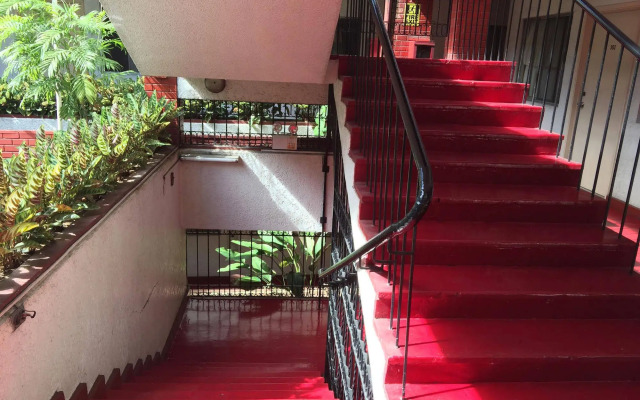 ZEN Rooms Broadway Court QC