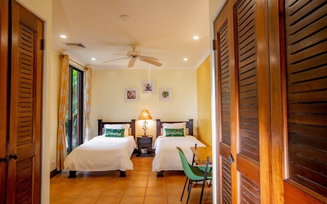 Peek-a-Boo Ocean view Condo at Reserva Conchal