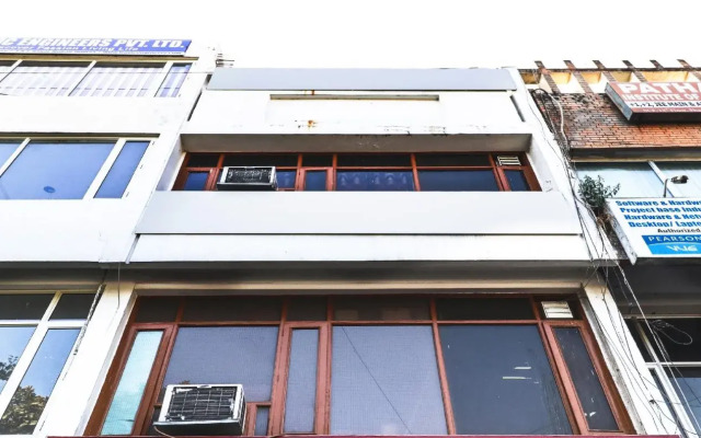 Preet Lodge Mohali by OYO Rooms