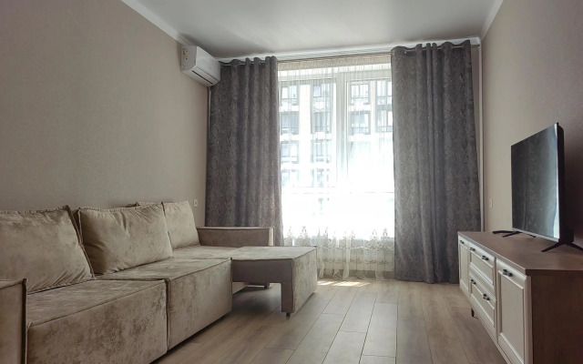 Апартаменты на проспекте Российский 13