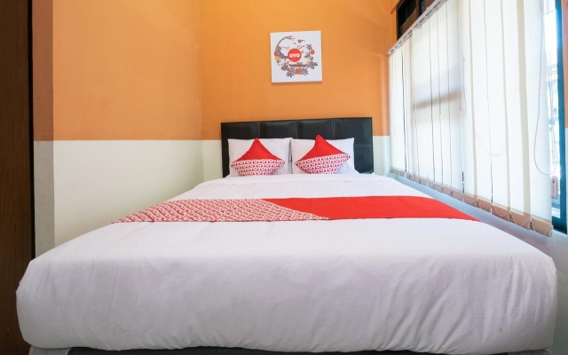 OYO 1162 ZE room – Guest Rooms – Sleman