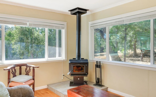 Groveland Vacation Rental w/ Private Deck & Grill!