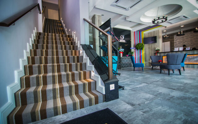 Indra Hotel - Boutique Suites