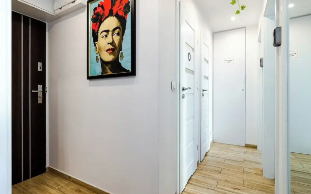 UNIT Short Rent Apartment by Warsaw Metro Station