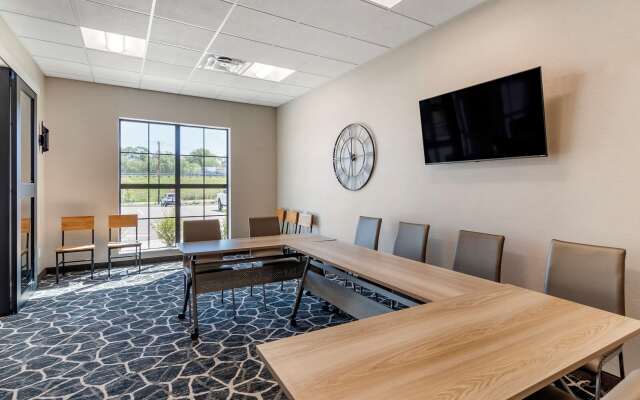 Comfort Suites Grandview - Kansas City