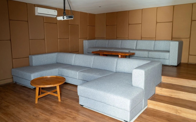 JadenHill CityView 8BR Villa Heated Pool+Movieroom