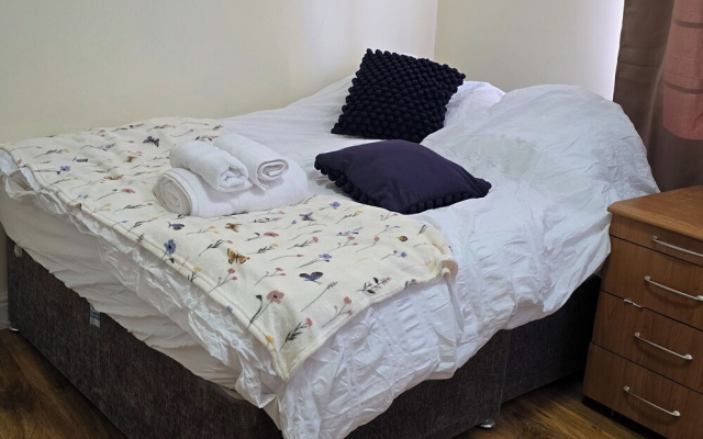 Central 1 Bed Apartment Sleeps 2 With Wifi