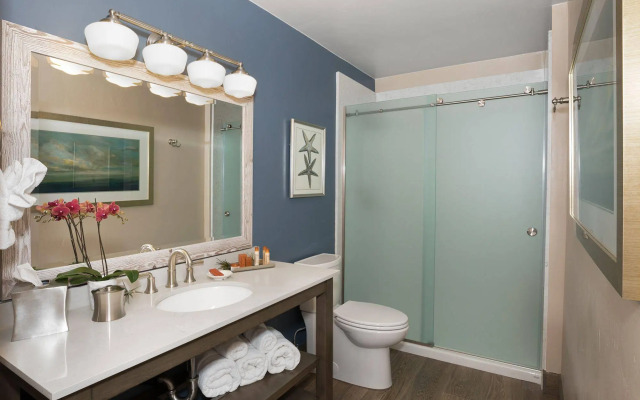 Sand Pebbles Inn