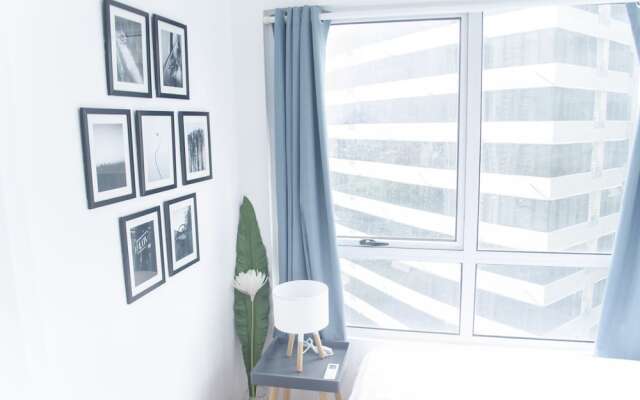 Decorated Duplex Apartment @ BGC