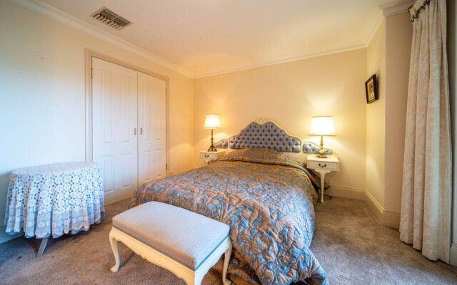 Glenelg Beach Stylish 2 Story Townhouse Sea View