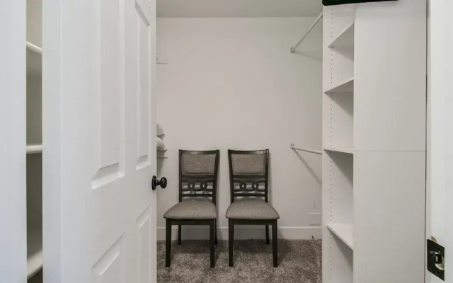 Upgraded 4-bdrm Beautiful Home W/pool!